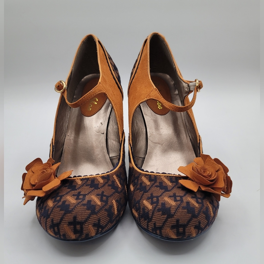Elegant Orange and Black Heels - Picture 2 of 8